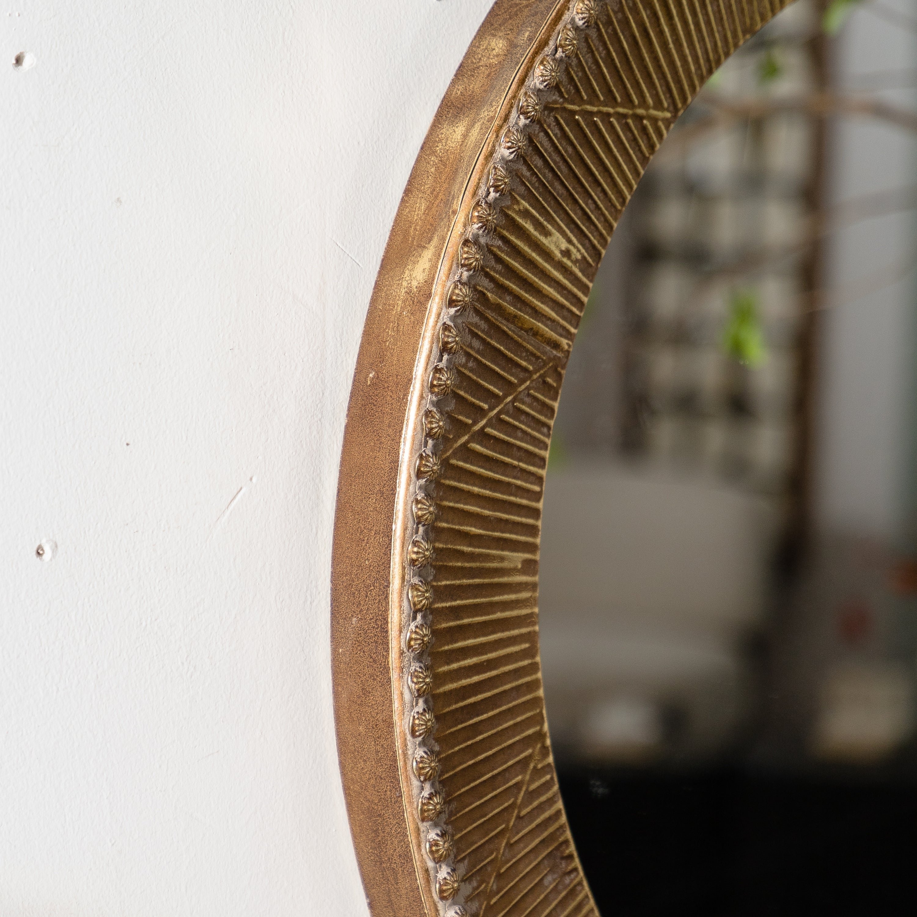Wall Mirror Round Gold Textured Iron Frame Boho Vintage 31.3 In