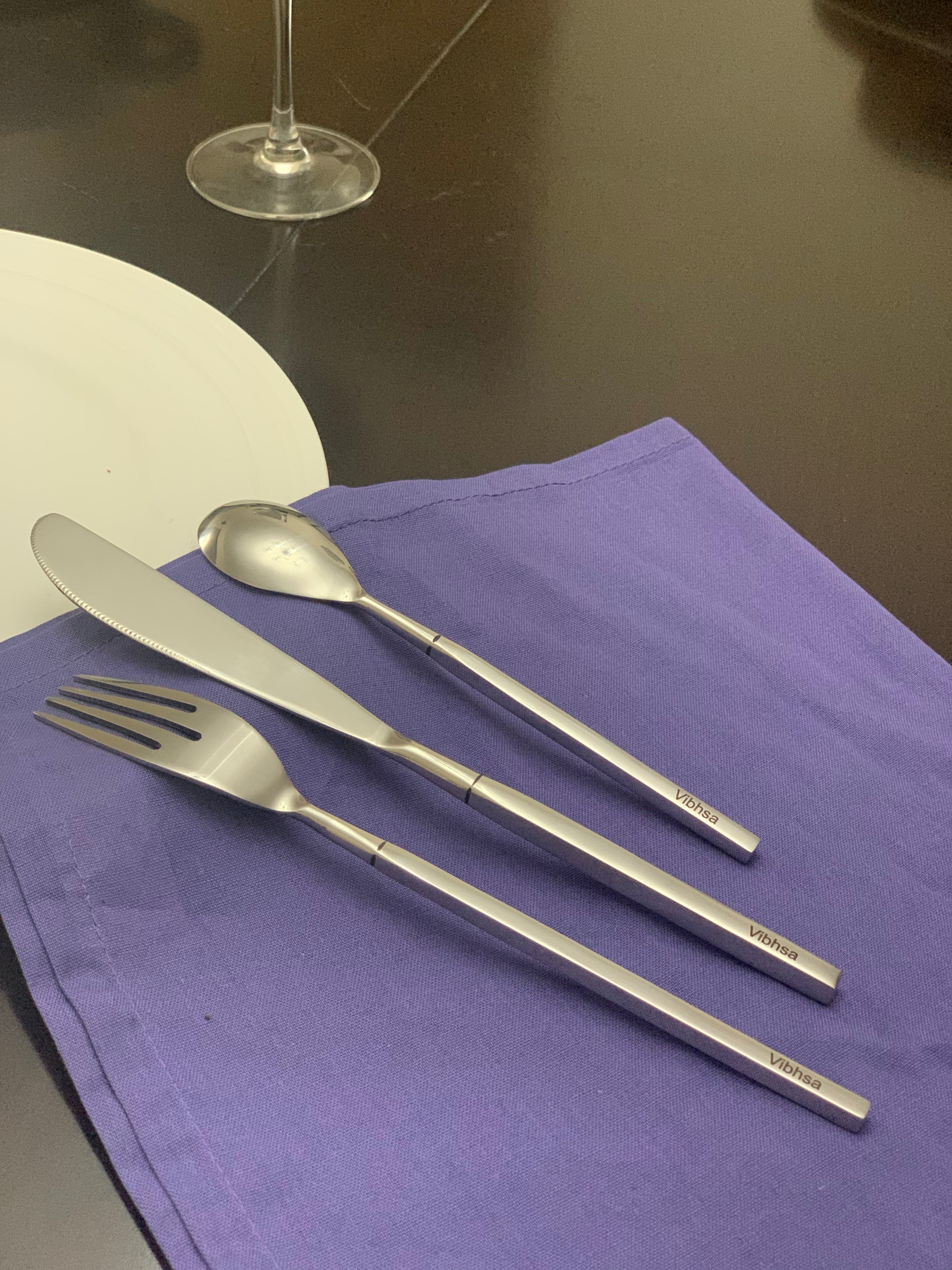 Vibhsa 18-PC Flatware Set (Dinner Knife, Dinner Fork, Dessert Spoon)