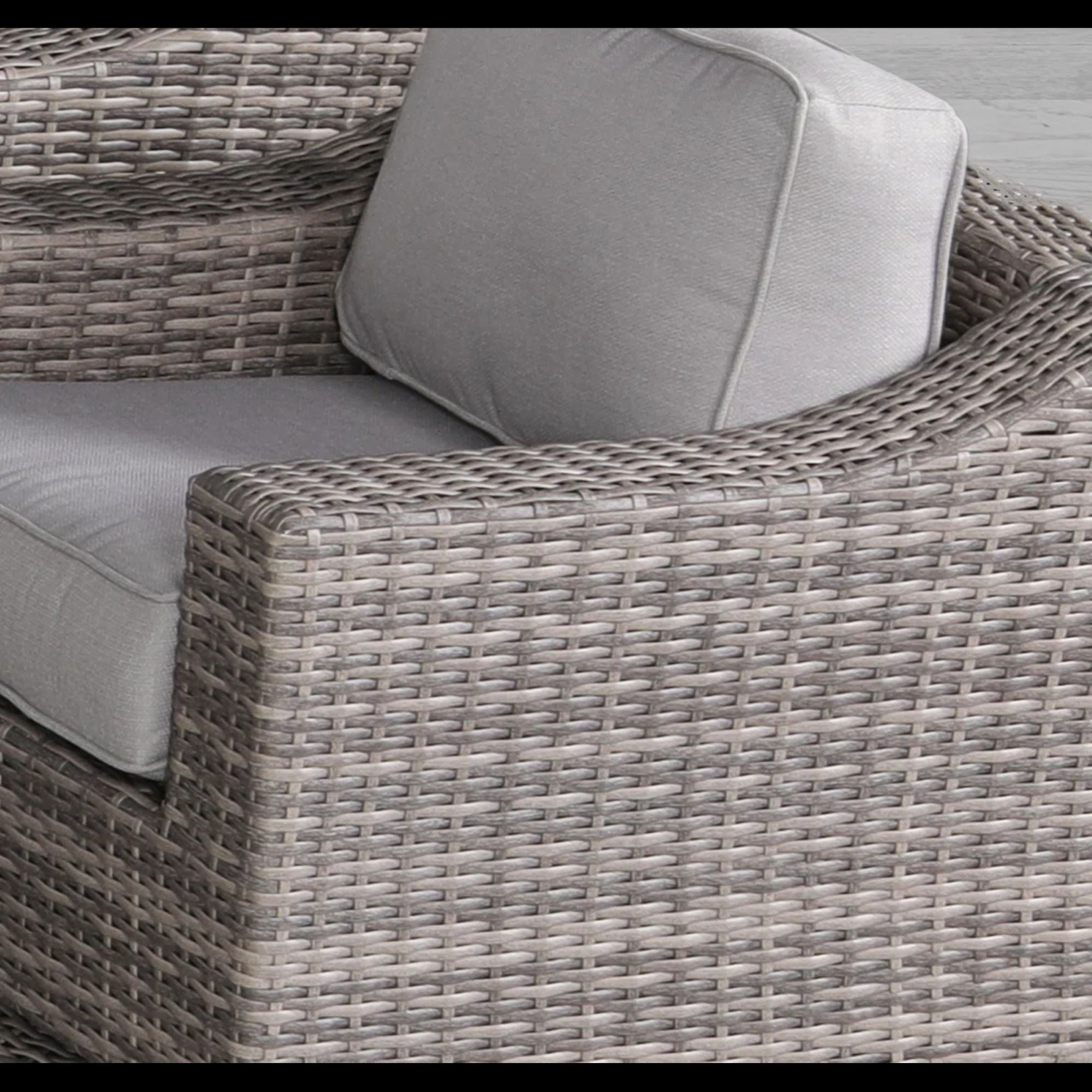 Outdoor Swivel Patio Chair Wicker Gray Aluminum 33in Cushioned